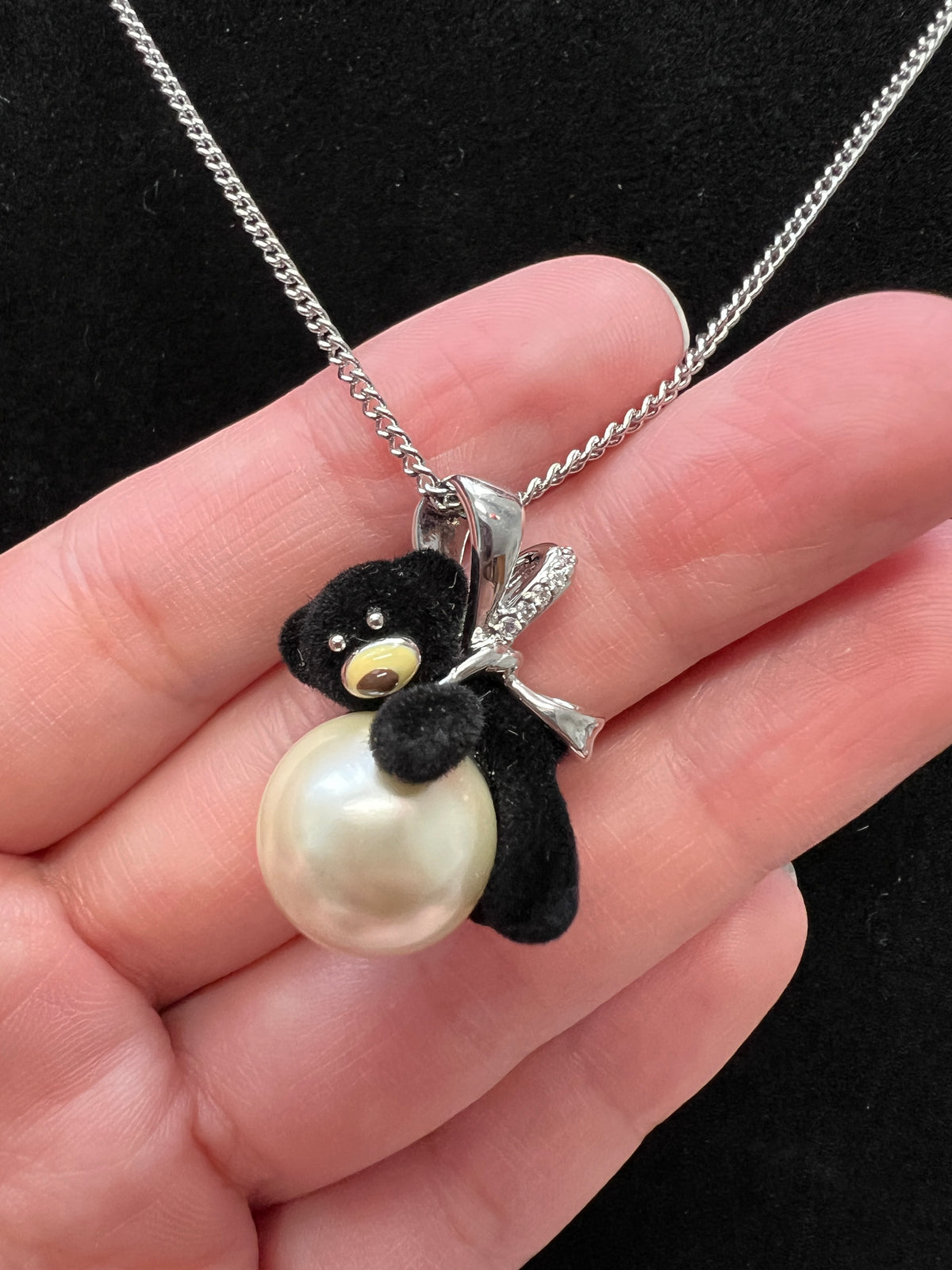 Black Bear W. Pearl Necklace