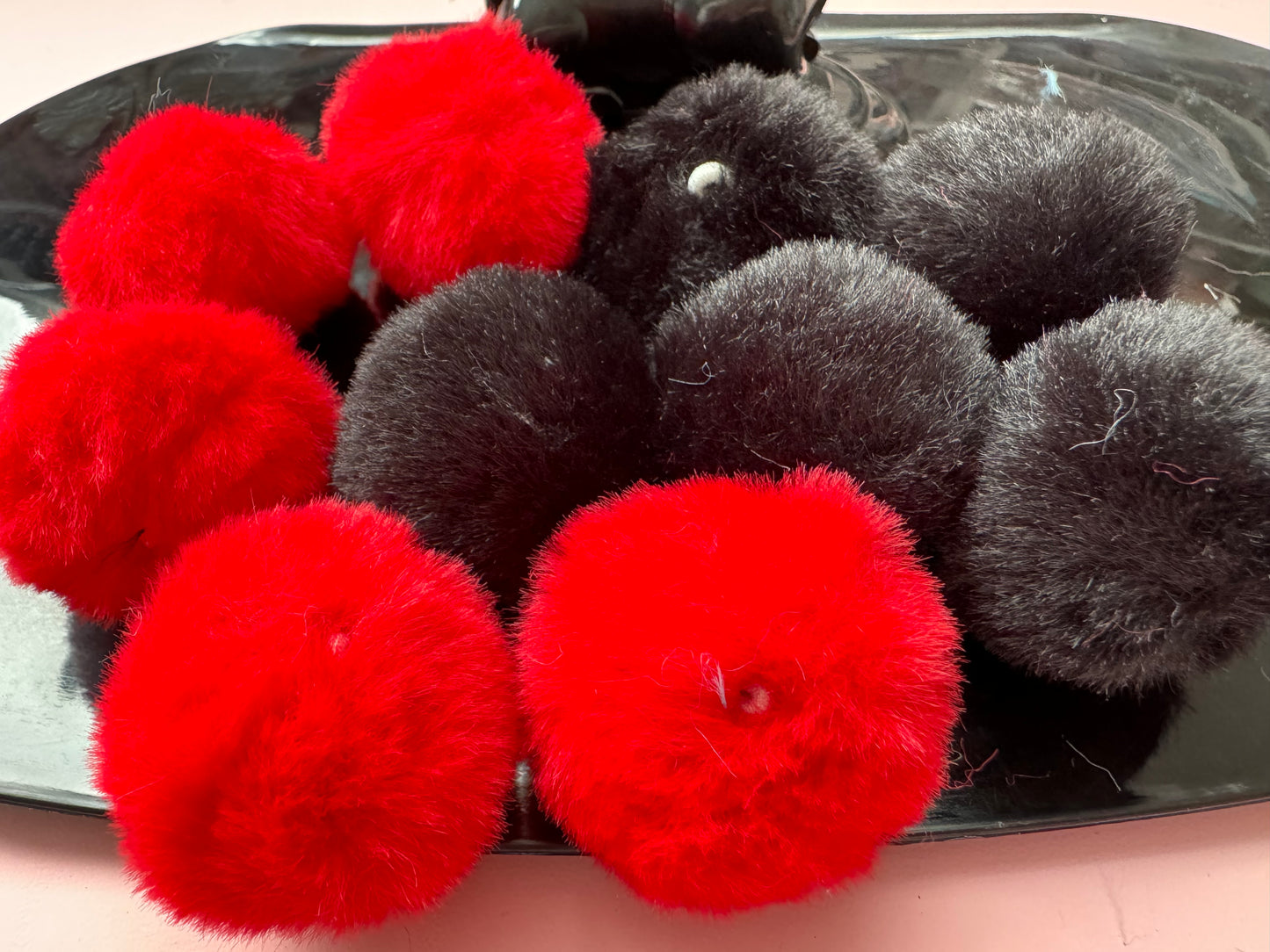 Pompom Red&Black (L)