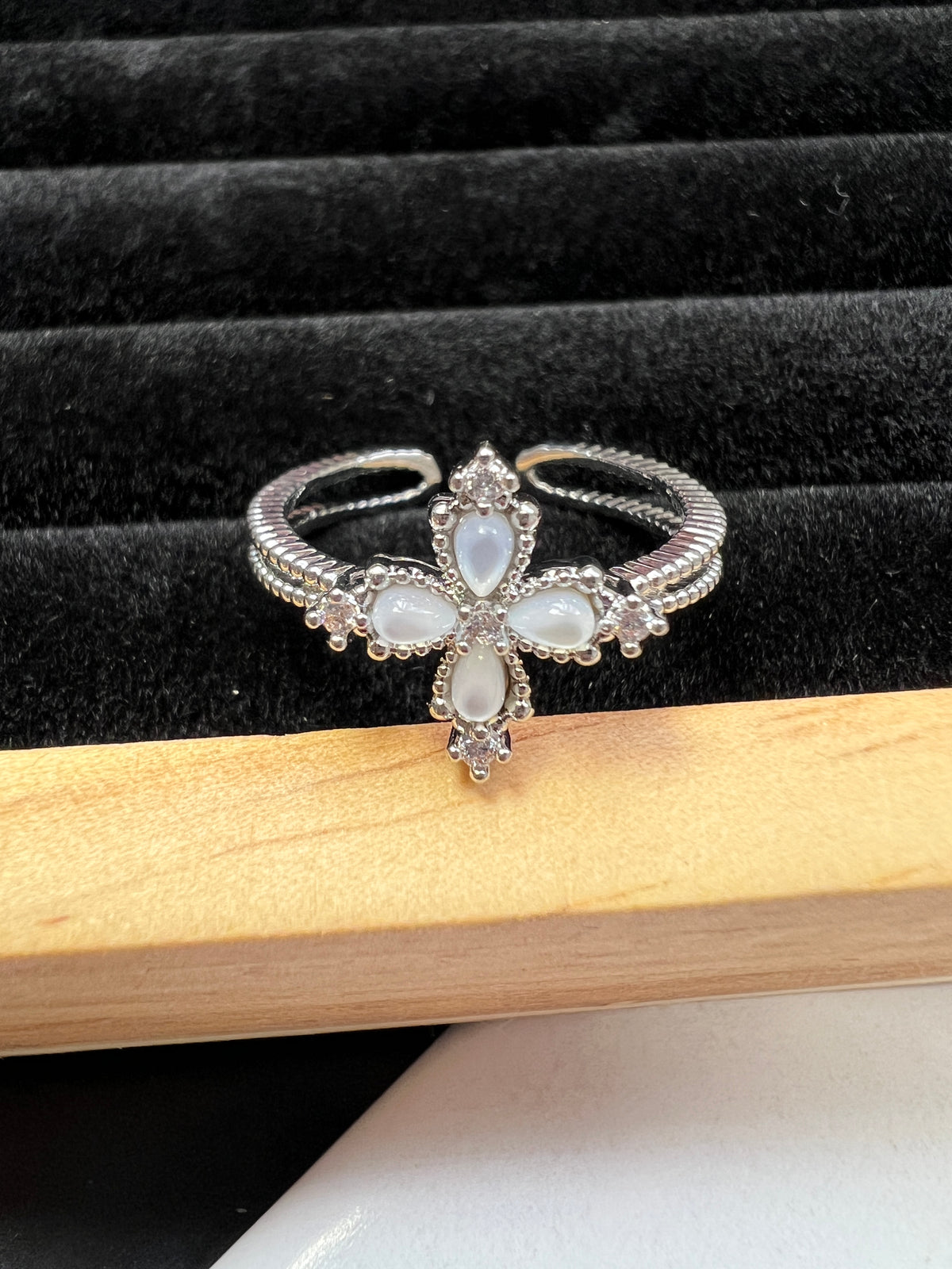Clover Ring