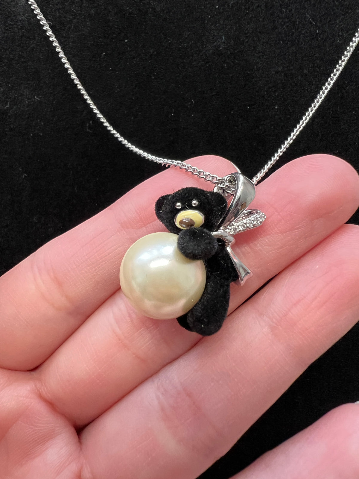 Black Bear W. Pearl Necklace
