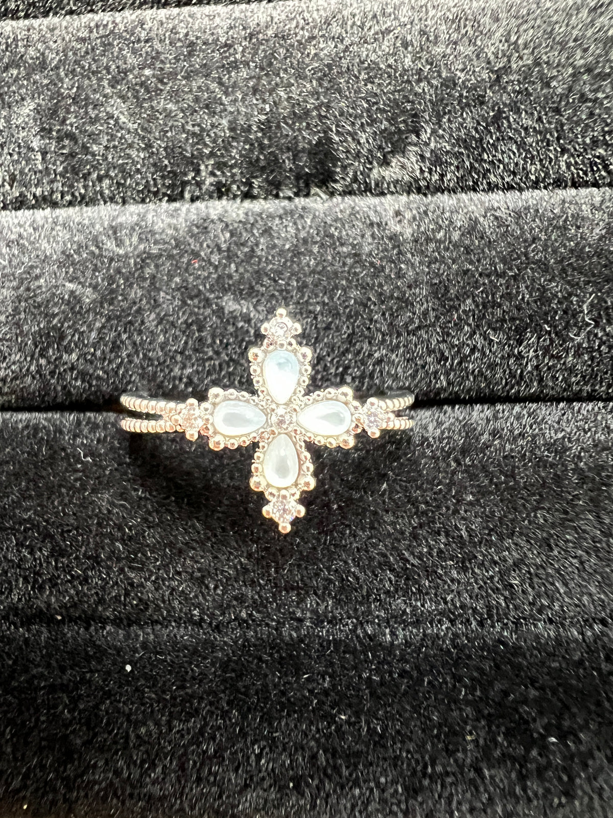 Clover Ring